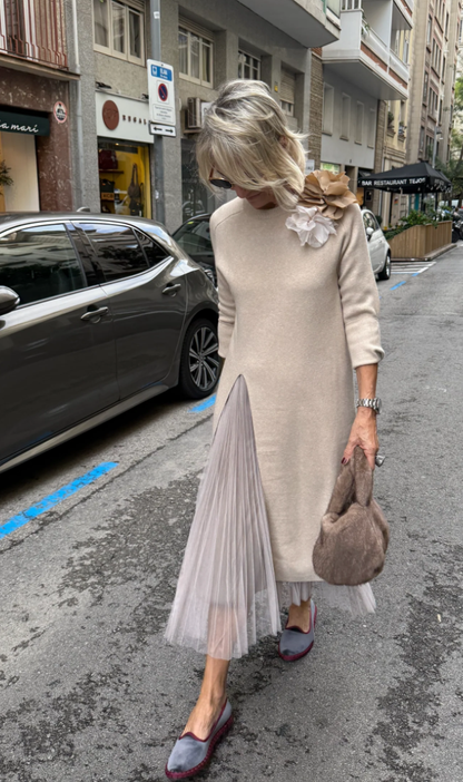 Elegancka sukienka jesienna z rozcięciem z przodu