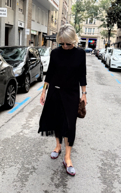 Elegancka sukienka jesienna z rozcięciem z przodu