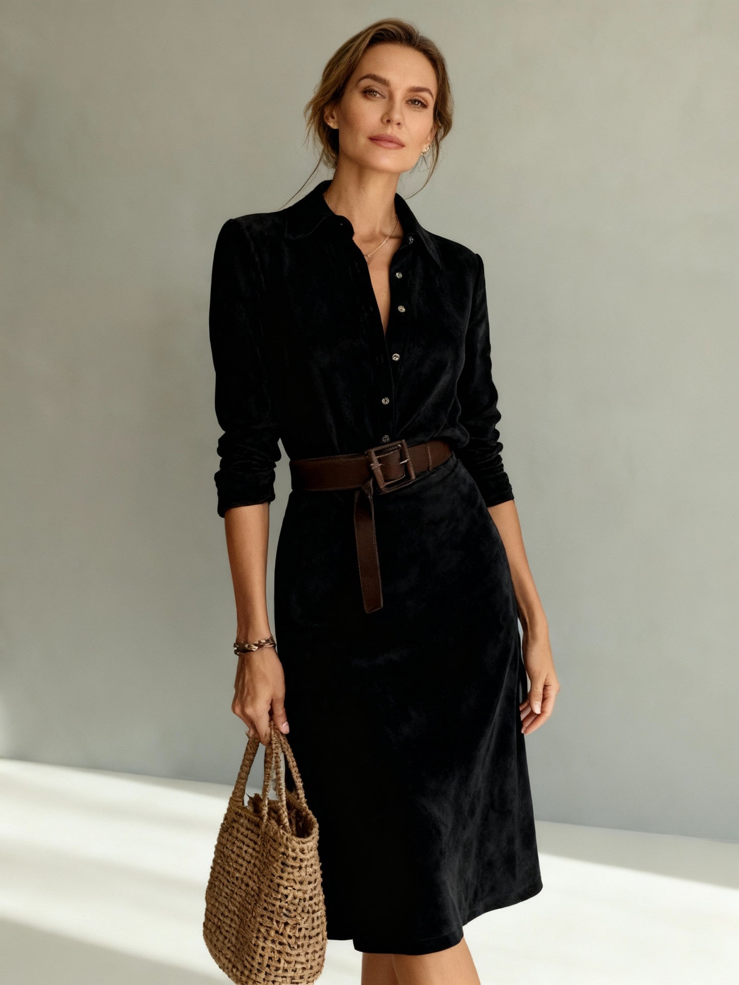 Noelle – elegancka zamszowa sukienka o kroju a